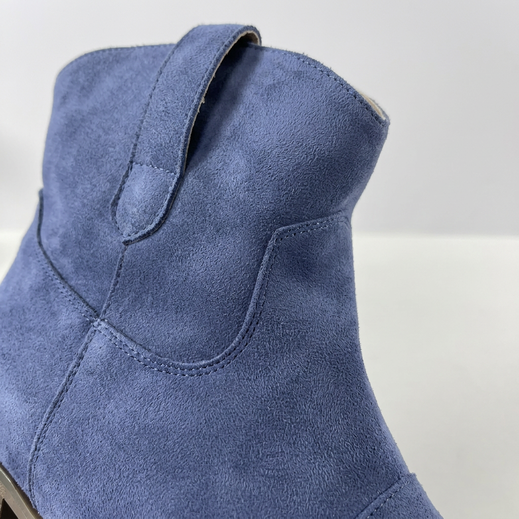 Stiefelette Hellblau Nahaufnahme Schaft mit Zuglasche