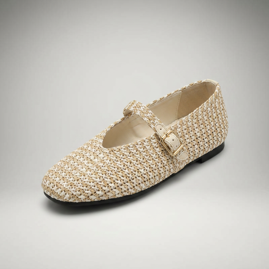 Mary Jane Slipper aus geflochtenem Stroh in Beige-Weiß meliert, Dreiviertelansicht
