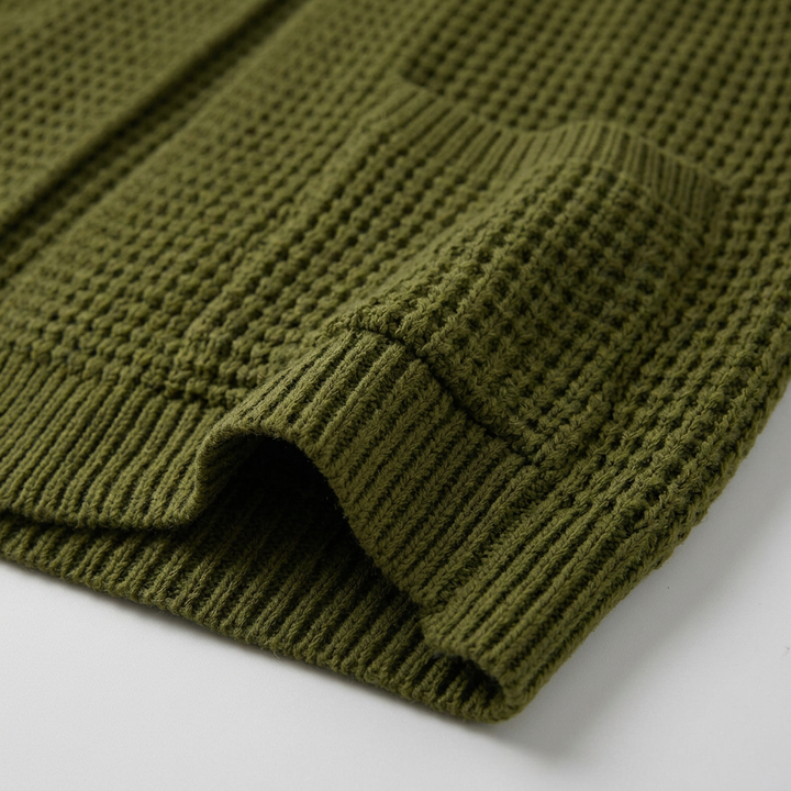 Damen Cardigan in Grün, Detailaufnahme Ärmelbündchen und Tasche