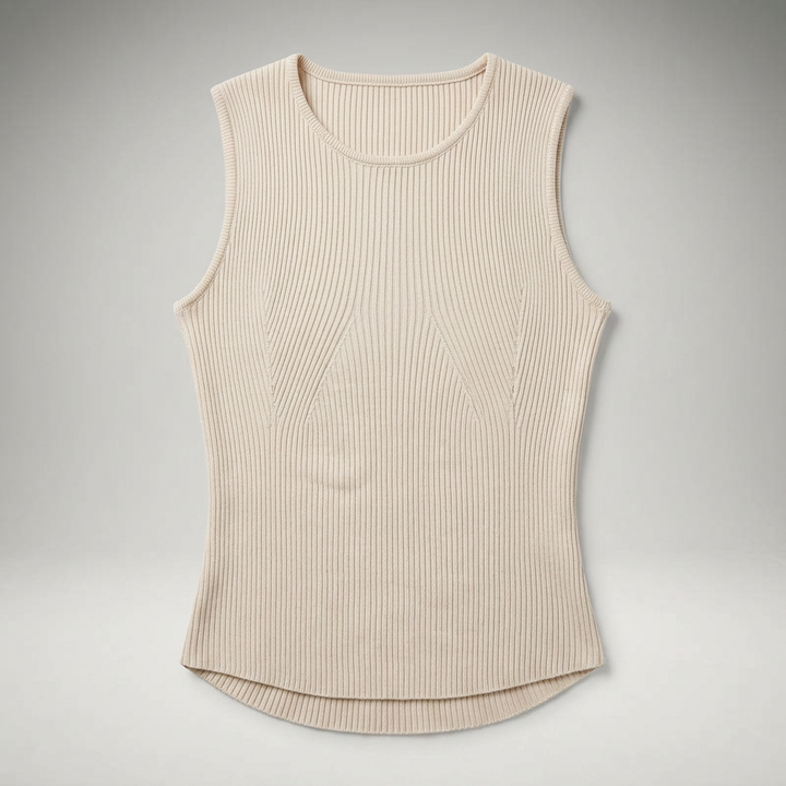 Strickweste in Apricot, flach liegend fotografiert