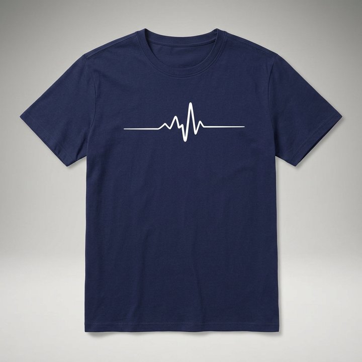 Dunkelblaues Herren T-Shirt mit Herzschlag-Print, Flat-Lay Produktfoto