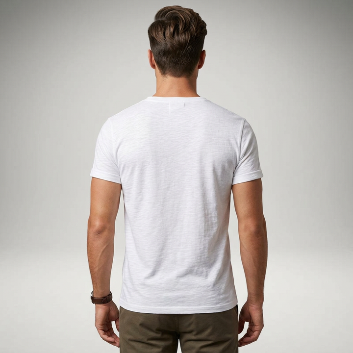 Herren Henley-Shirt in Weiß, Rückenansicht am Model