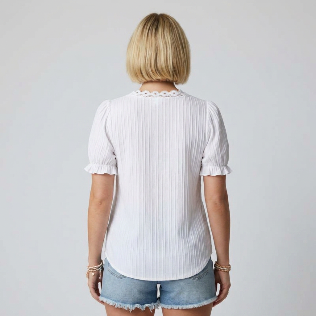 Weiße Sommerbluse mit Puffärmeln, Rückenansicht