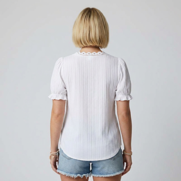 Weiße Sommerbluse mit Puffärmeln, Rückenansicht