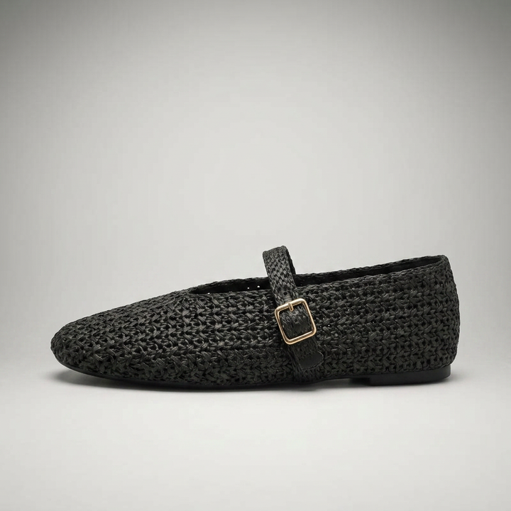 Mary Jane Slipper in Schwarz geflochten, Seitenansicht mit Riemen