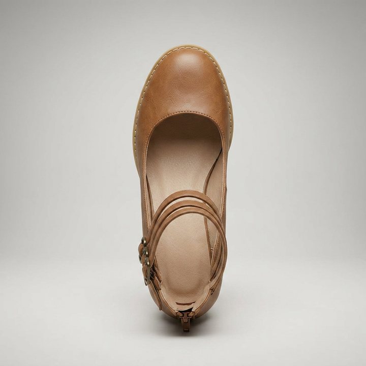 Braune Pumps von oben mit sichtbaren Schnallenriemen, Vogelperspektive