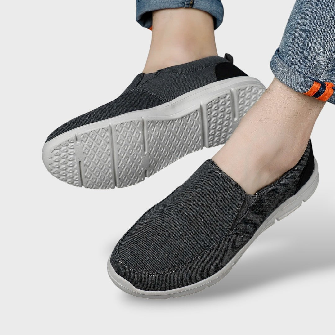 Canvas Slip-On Loafer in Blau mit heller EVA-Sohle, Produktansicht