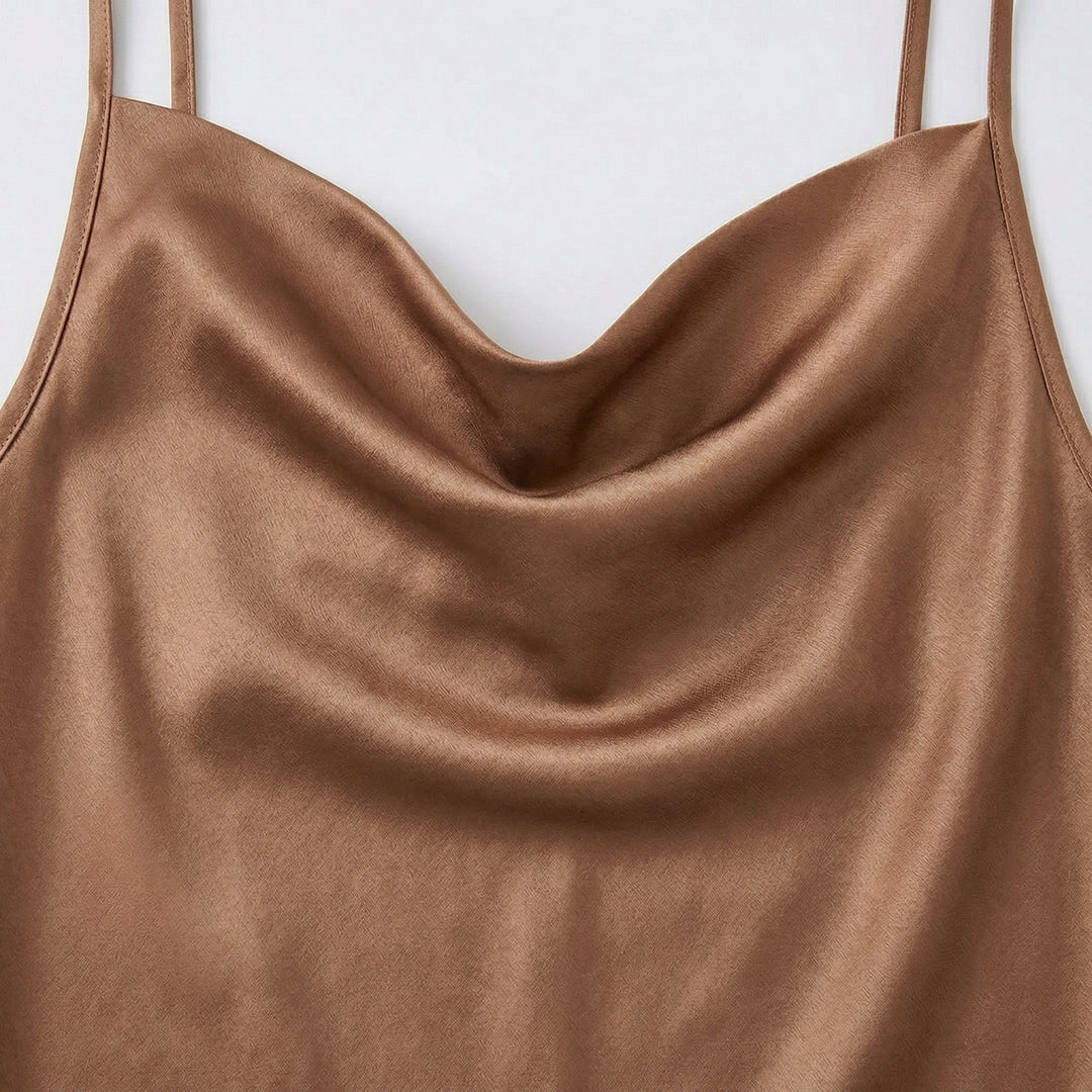 Nahaufnahme Cowl-Neck Drapierung in Khaki, Satin-Glanz