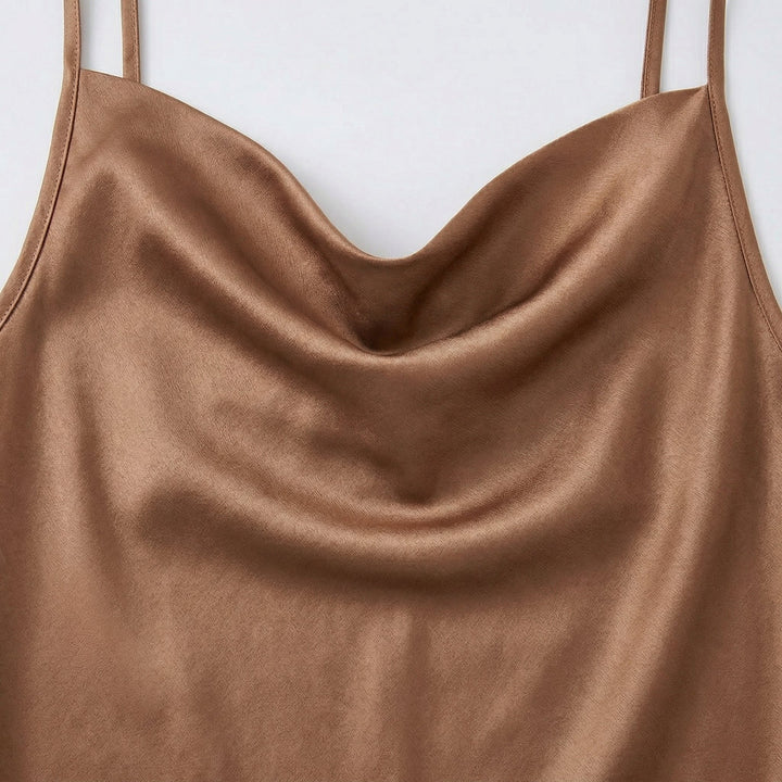 Nahaufnahme Cowl-Neck Drapierung in Khaki, Satin-Glanz