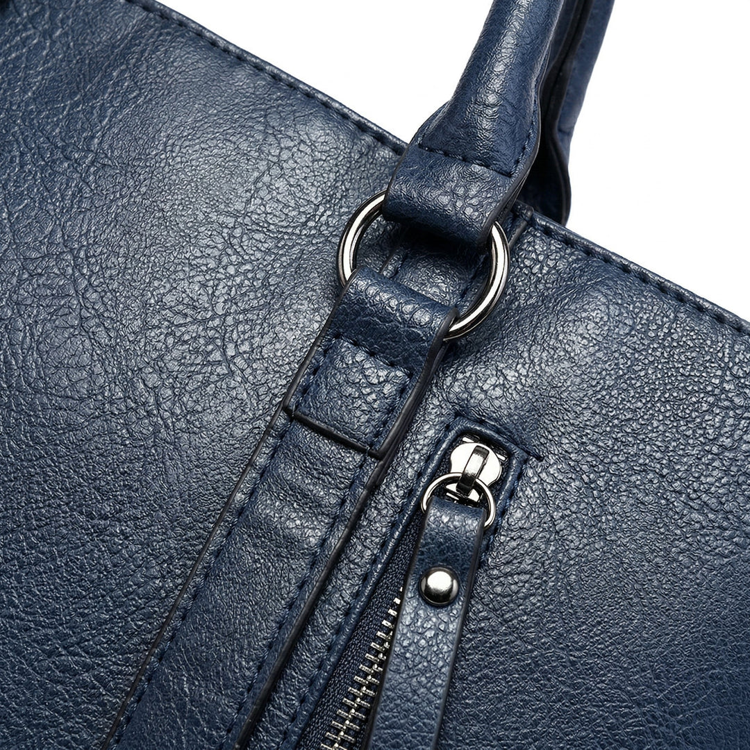 Detail Reißverschluss Dunkelblau, silberfarbener Zipper und O-Ring, Textur Nahaufnahme