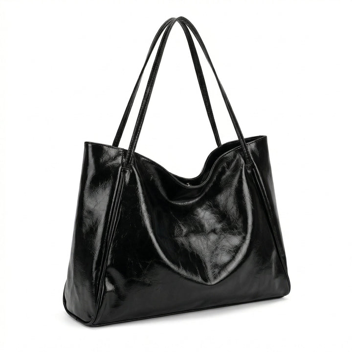 Große Shopper-Tasche in Schwarz, Lackleder-Optik, Dreiviertelansicht
