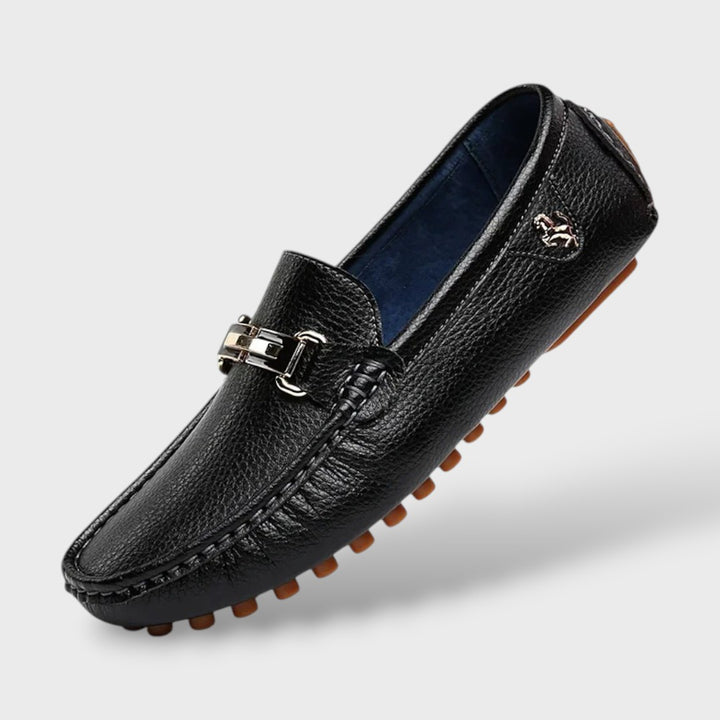 Herren Loafer schwarz, Slip-on, Frontalansicht auf weißem Hintergrund