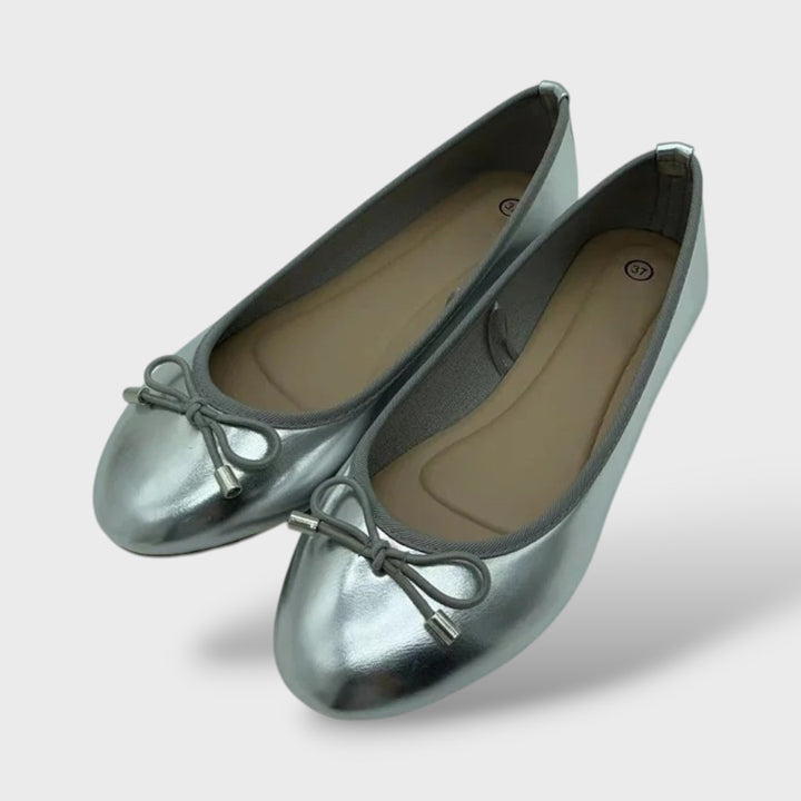 Damen Ballerina Silber metallic mit Schleife und runder Spitze, Produktansicht