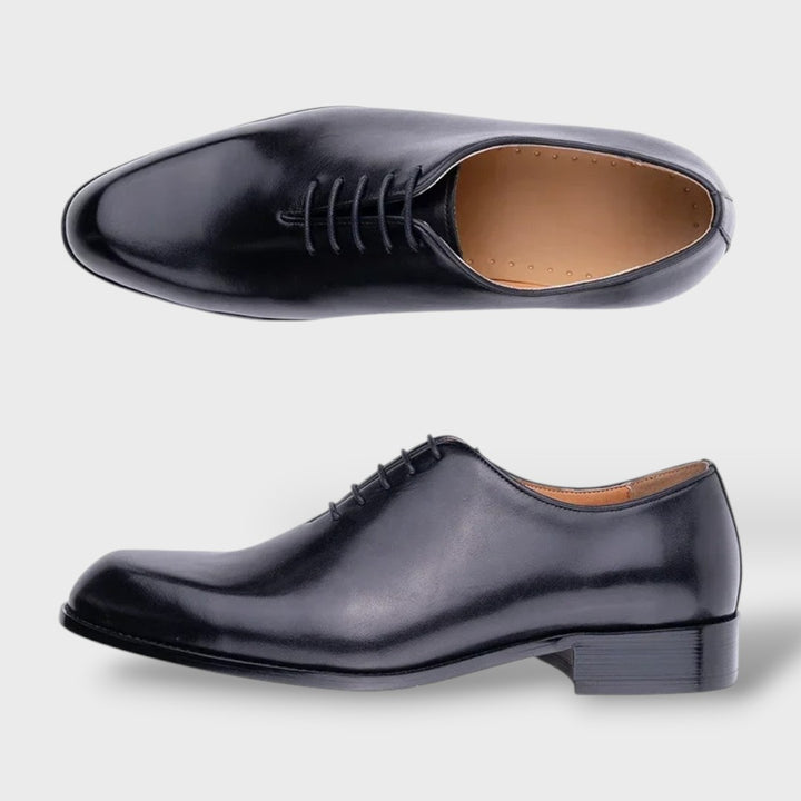 Herren Oxford-Schnürschuh in Schwarz mit Perforationen und Glattleder-Optik, Draufsicht