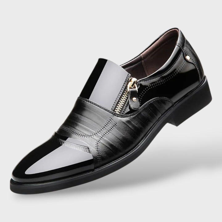 Spitzer Herren-Loafer in Schwarz mit Glattleder-Optik, Draufsicht