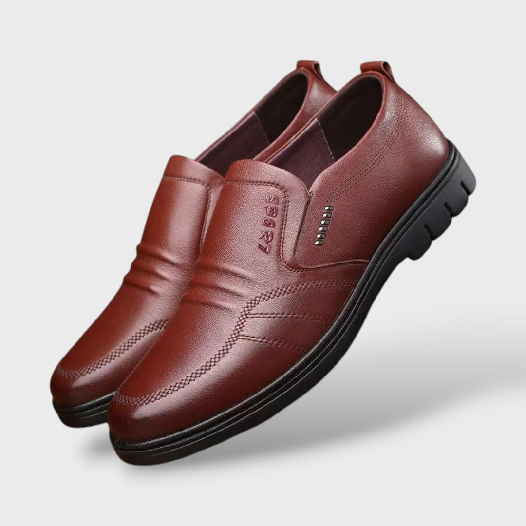 Schwarze Herren-Loafer, Slip-on, flacher Absatz, Produktansicht von der Seite