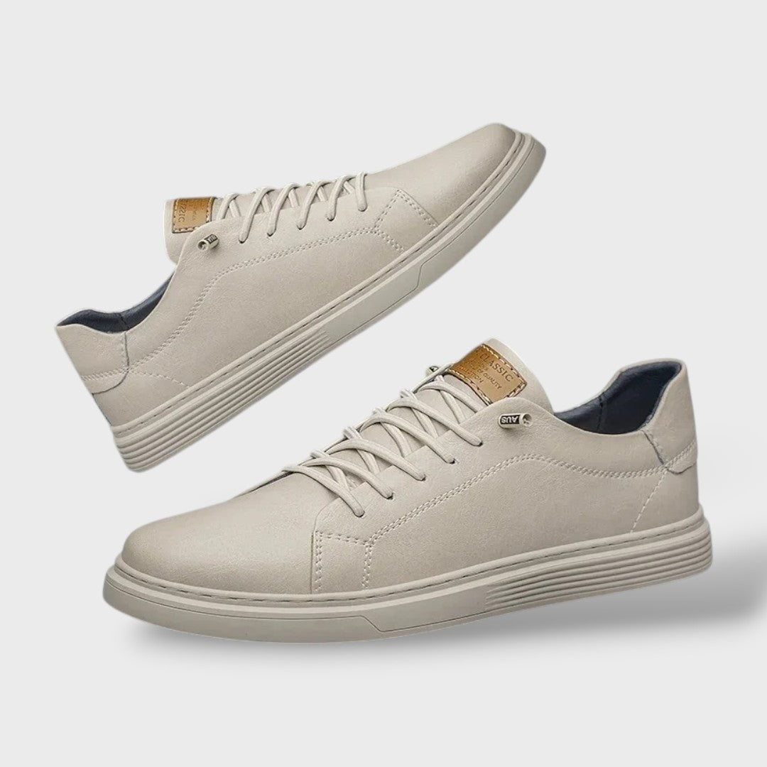 Herren Oxford-Sneaker in Cognac-Braun mit Schnürung, Produktfoto auf hellem Untergrund
